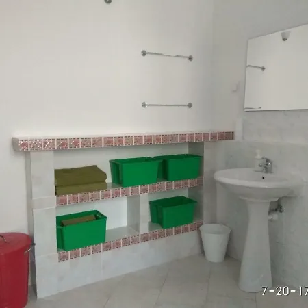 Canis Aureus بيت ضيافة