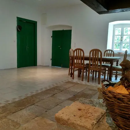 Canis Aureus Guest house 2*
